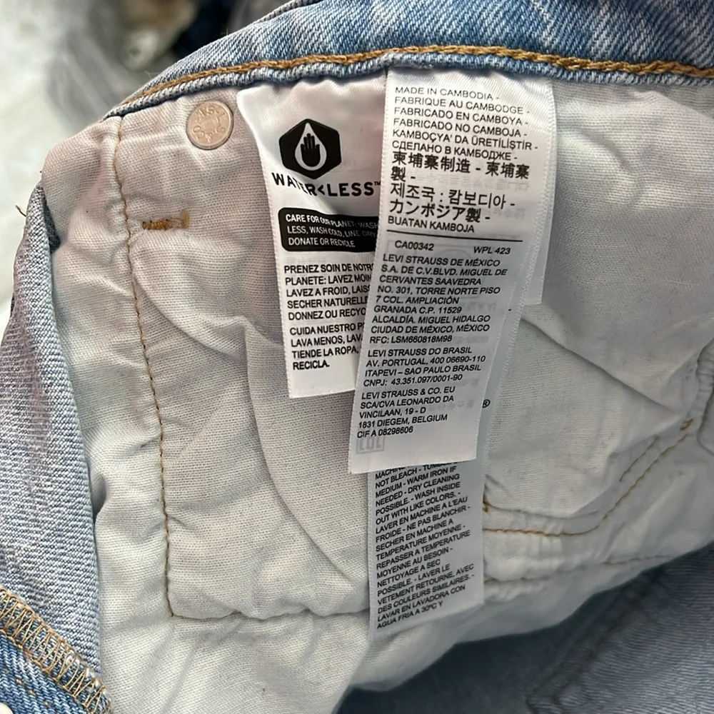 Levi's Women's 501 Cut Off Hem High Rise Shorts - Plus Size - Picture 4 of 8